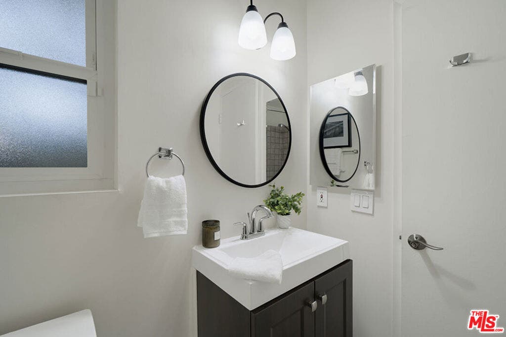 525 N Sycamore Avenue, #306, Los Angeles, CA 90036 525 N Sycamore Avenue, #306, Los Angeles, CA 90036