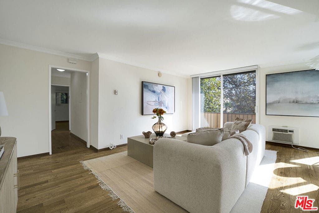 525 N Sycamore Avenue, #306, Los Angeles, CA 90036 525 N Sycamore Avenue, #306, Los Angeles, CA 90036