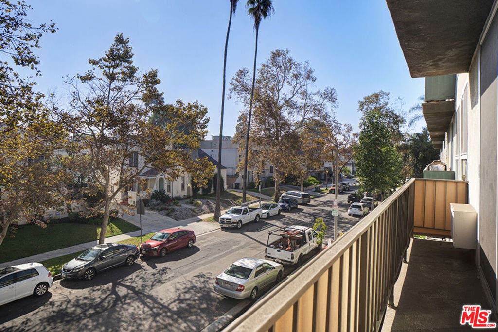 525 N Sycamore Avenue, #306, Los Angeles, CA 90036 525 N Sycamore Avenue, #306, Los Angeles, CA 90036