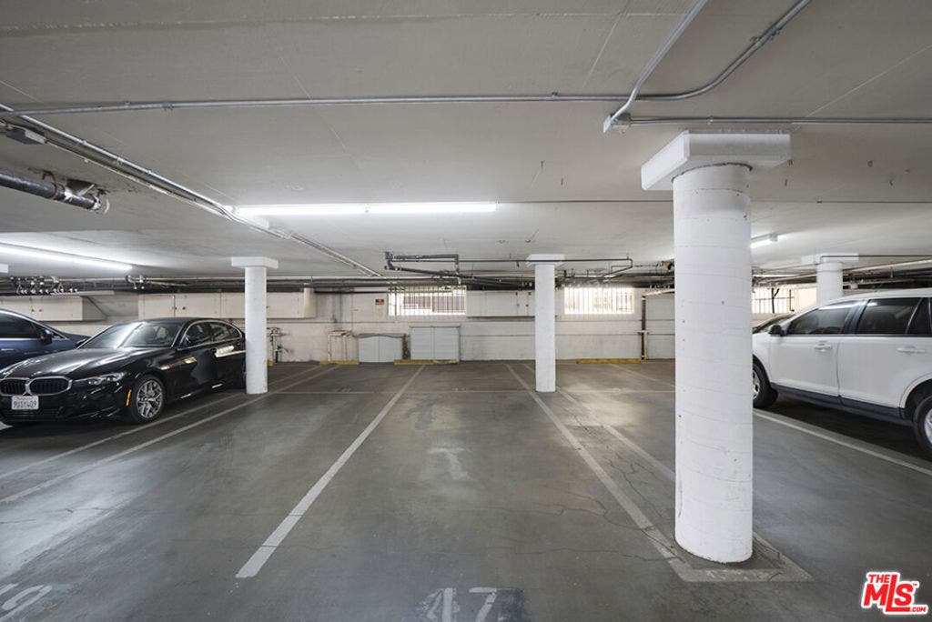 525 N Sycamore Avenue, #306, Los Angeles, CA 90036 525 N Sycamore Avenue, #306, Los Angeles, CA 90036