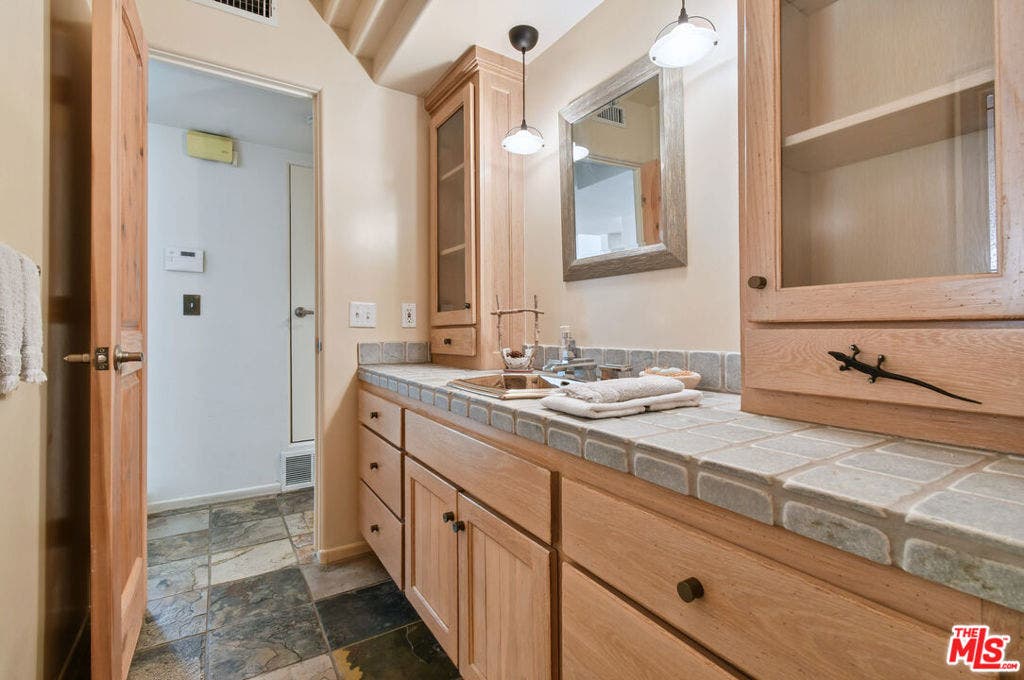 4734 Louise Avenue, Encino, CA 91316 4734 Louise Avenue, Encino, CA 91316