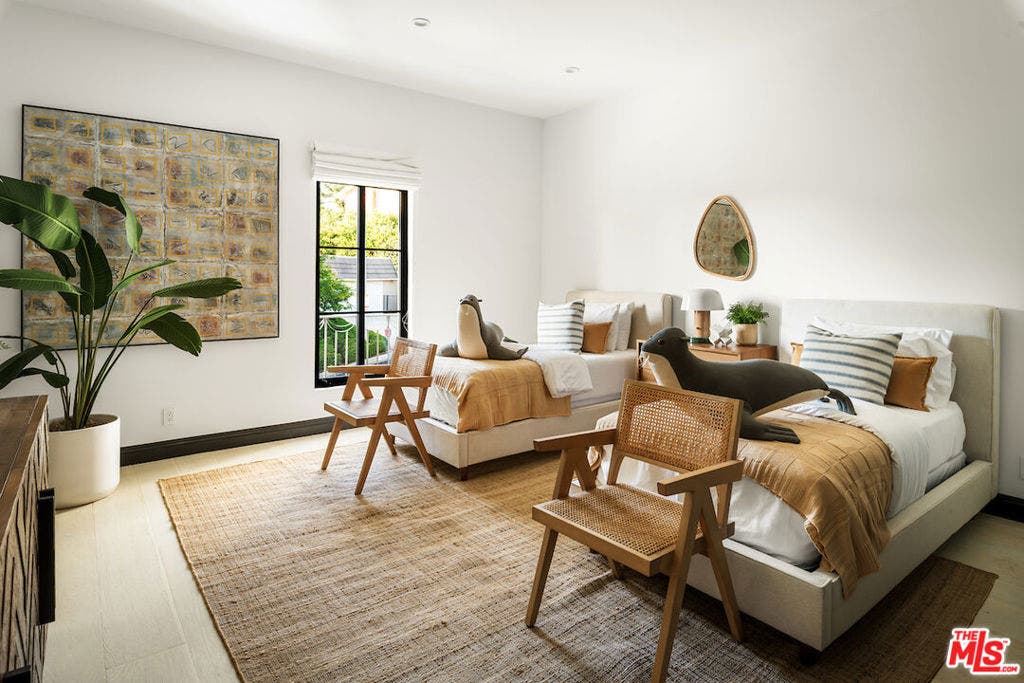 10932 Savona Road, Los Angeles, CA 90077