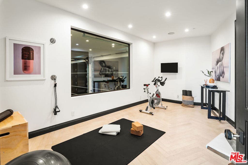 10932 Savona Road, Los Angeles, CA 90077