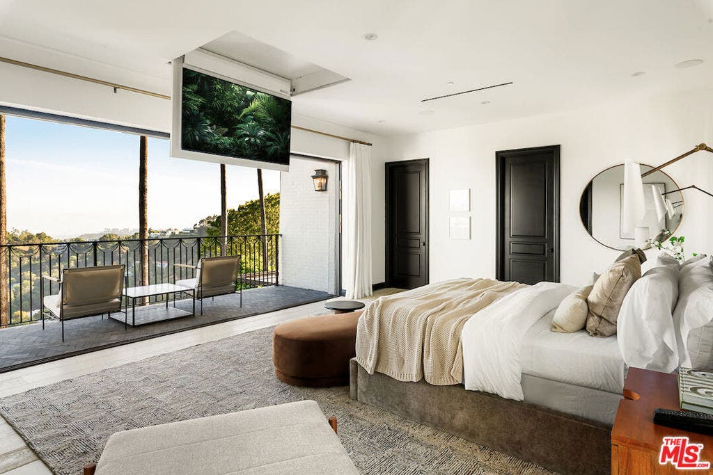 10932 Savona Road, Los Angeles, CA 90077