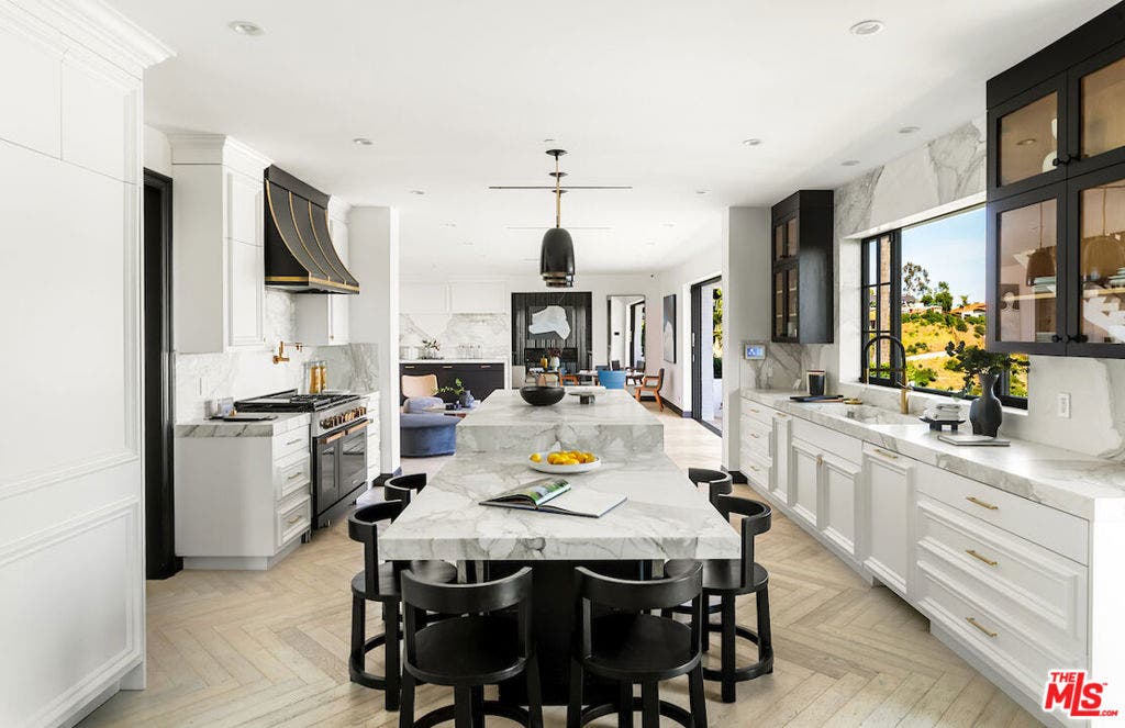10932 Savona Road, Los Angeles, CA 90077