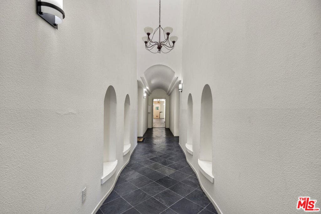 14061 Milbank Street, #8, Sherman Oaks, CA 91423 14061 Milbank Street, #8, Sherman Oaks, CA 91423