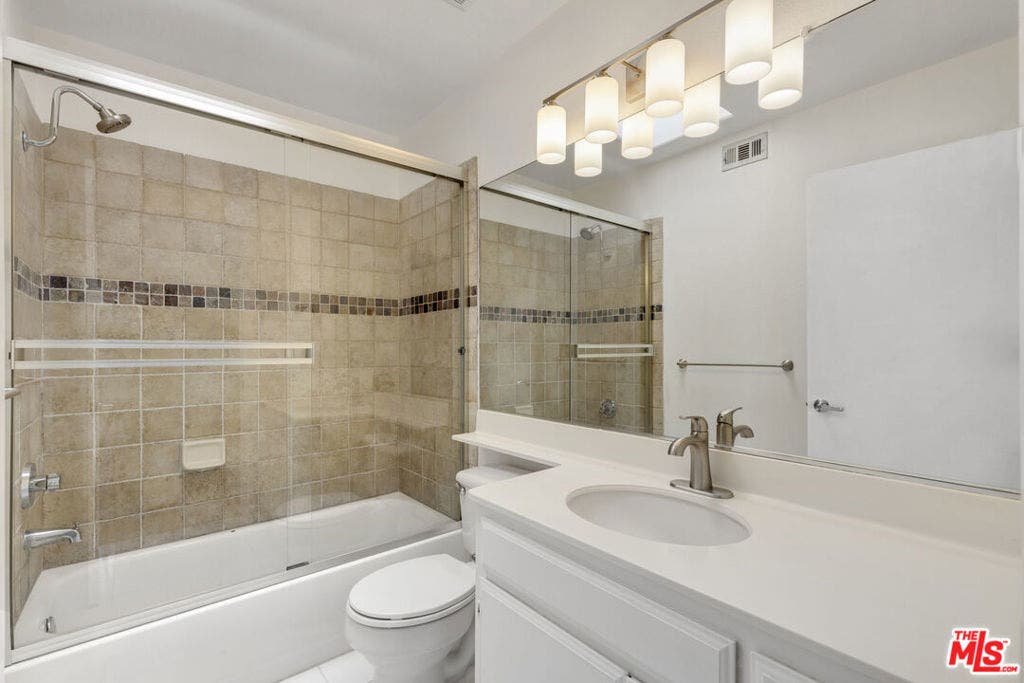 14061 Milbank Street, #8, Sherman Oaks, CA 91423 14061 Milbank Street, #8, Sherman Oaks, CA 91423