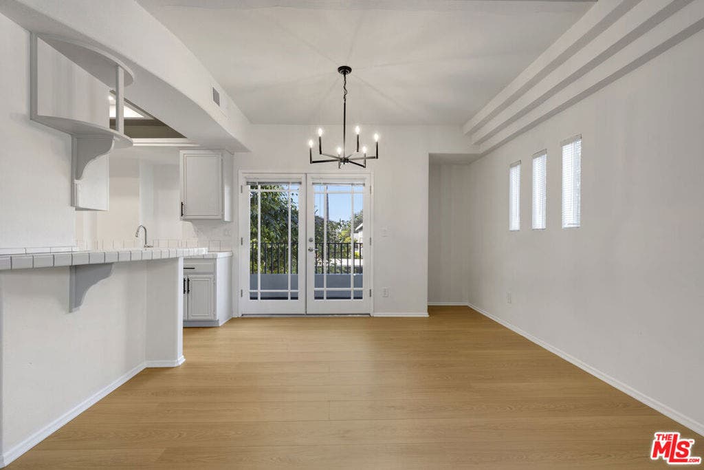 14061 Milbank Street, #8, Sherman Oaks, CA 91423 14061 Milbank Street, #8, Sherman Oaks, CA 91423