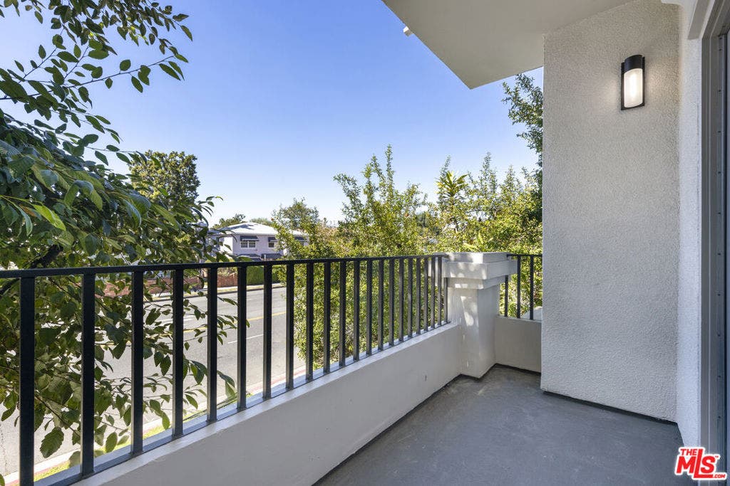 14061 Milbank Street, #8, Sherman Oaks, CA 91423 14061 Milbank Street, #8, Sherman Oaks, CA 91423