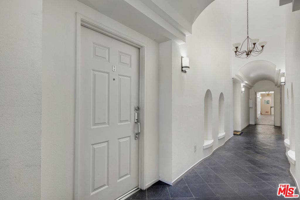 14061 Milbank Street, #8, Sherman Oaks, CA 91423 14061 Milbank Street, #8, Sherman Oaks, CA 91423