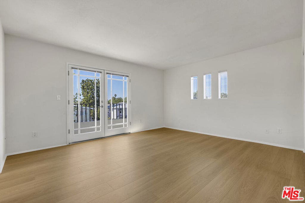 14061 Milbank Street, #8, Sherman Oaks, CA 91423 14061 Milbank Street, #8, Sherman Oaks, CA 91423