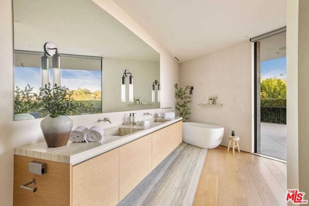 638 Siena Way, Los Angeles, CA 90077 638 Siena Way, Los Angeles, CA 90077