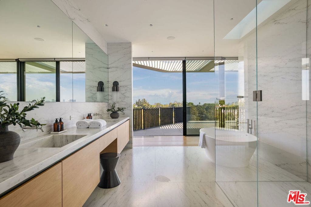 638 Siena Way, Los Angeles, CA 90077 638 Siena Way, Los Angeles, CA 90077