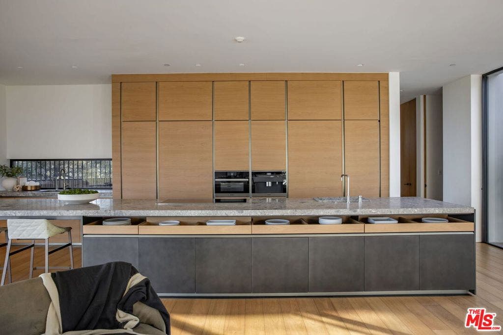 638 Siena Way, Los Angeles, CA 90077 638 Siena Way, Los Angeles, CA 90077