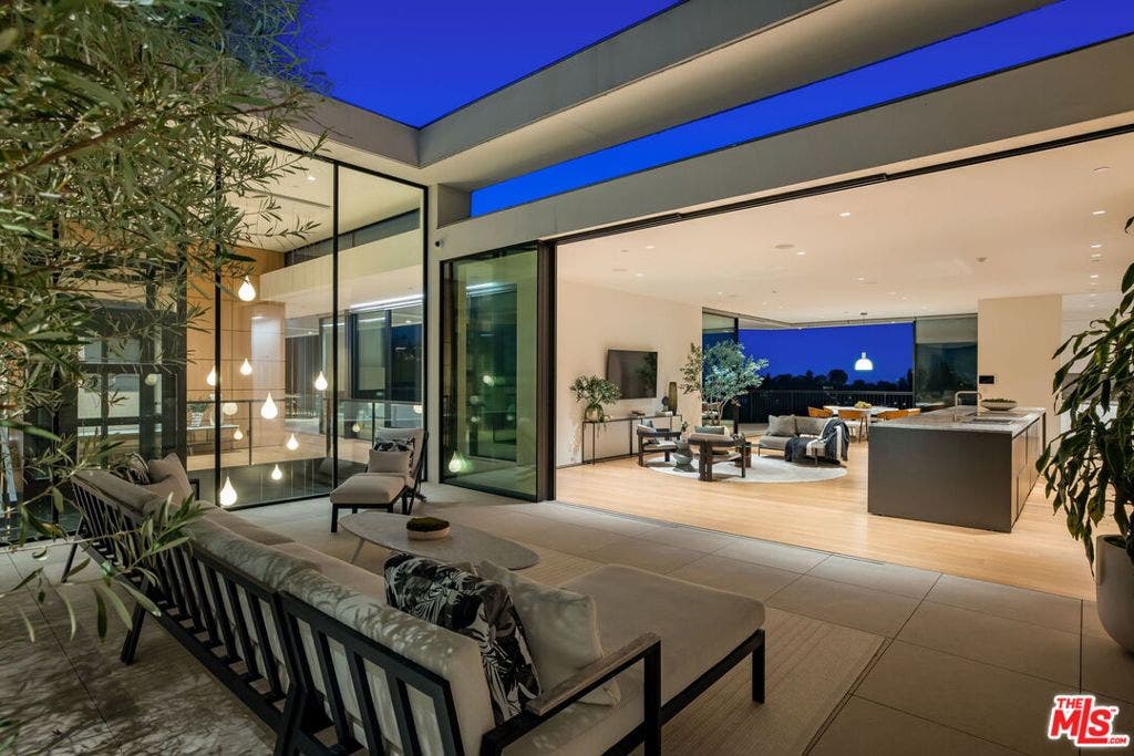 638 Siena Way, Los Angeles, CA 90077 638 Siena Way, Los Angeles, CA 90077