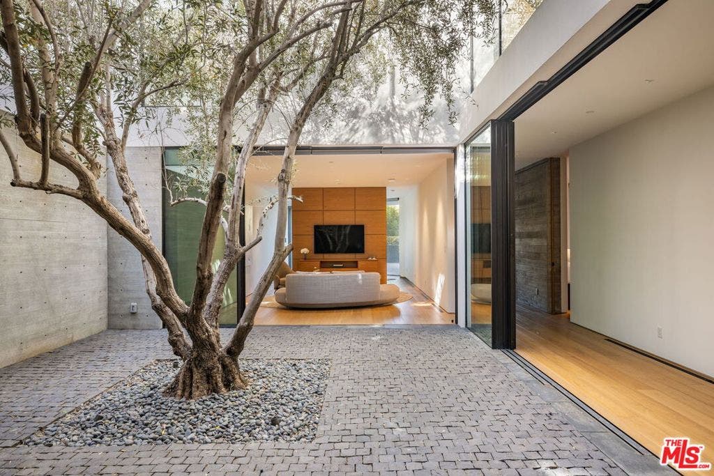 638 Siena Way, Los Angeles, CA 90077 638 Siena Way, Los Angeles, CA 90077