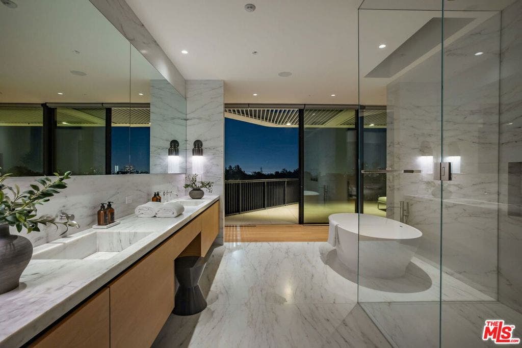 638 Siena Way, Los Angeles, CA 90077 638 Siena Way, Los Angeles, CA 90077