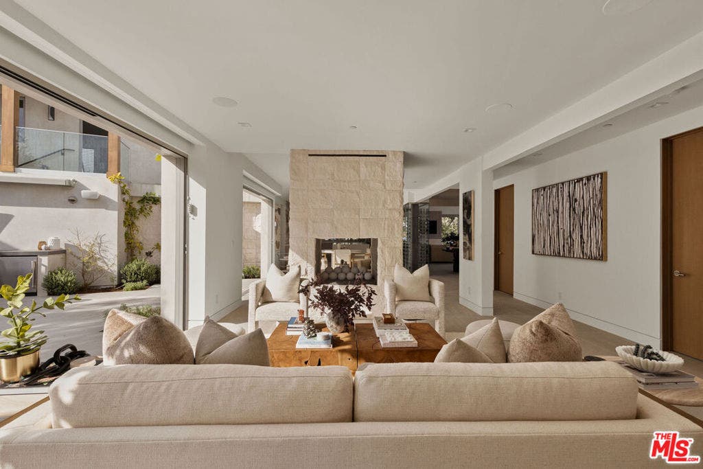 1399 Galaxy Drive, Newport Beach, CA 92660 1399 Galaxy Drive, Newport Beach, CA 92660