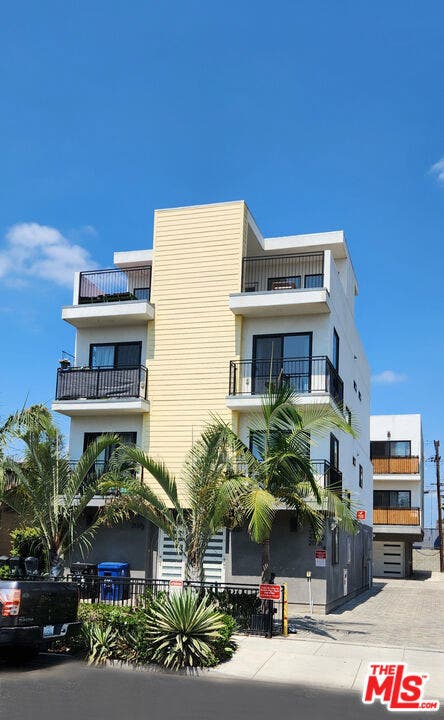 Property photo for 2131 CARMONA Avenue, Los Angeles, CA