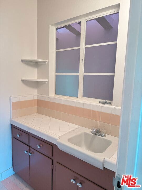 10517 Vail Drive, Sunland, CA 91040 10517 Vail Drive, Sunland, CA 91040