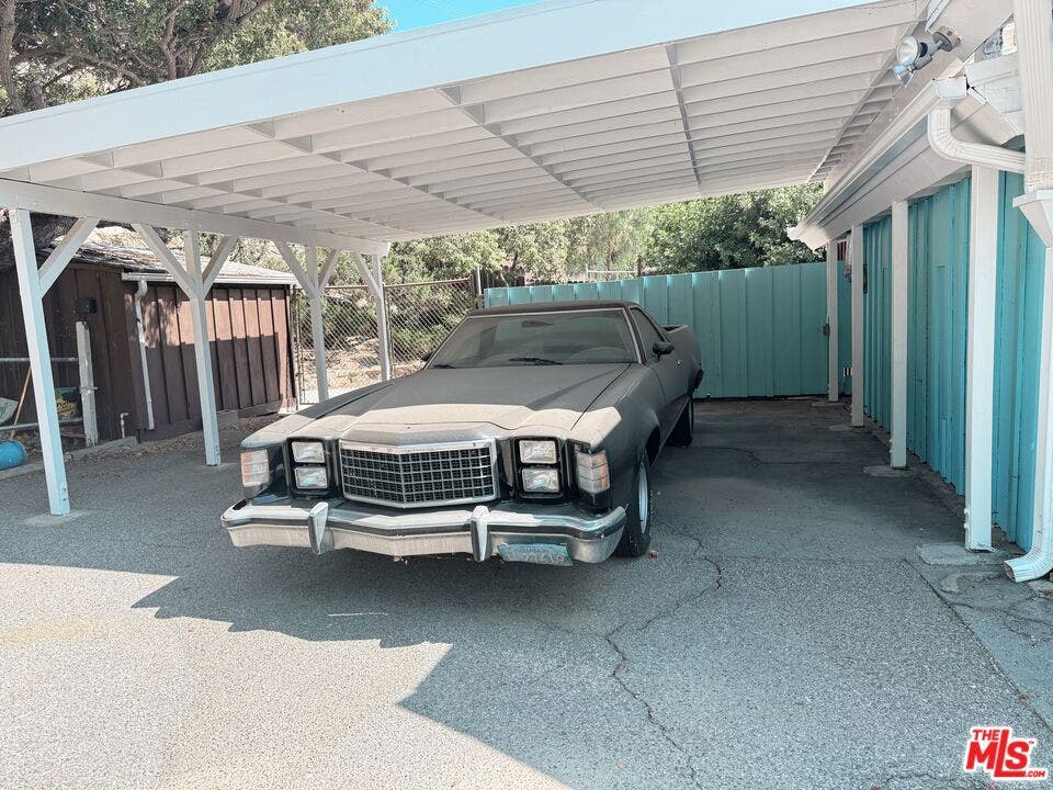 10517 Vail Drive, Sunland, CA 91040 10517 Vail Drive, Sunland, CA 91040