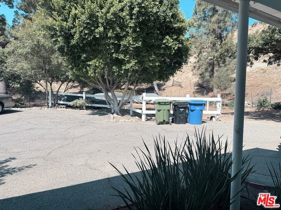 10517 Vail Drive, Sunland, CA 91040 10517 Vail Drive, Sunland, CA 91040