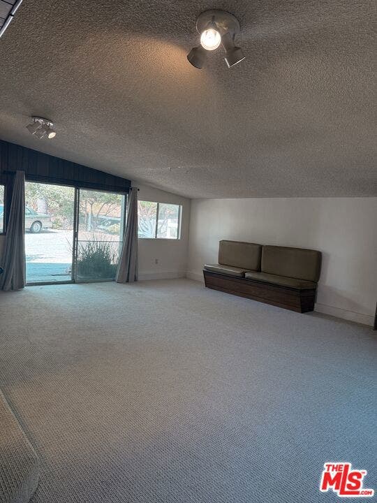10517 Vail Drive, Sunland, CA 91040 10517 Vail Drive, Sunland, CA 91040
