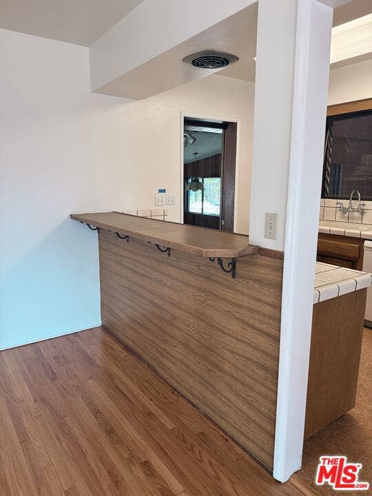 10517 Vail Drive, Sunland, CA 91040 10517 Vail Drive, Sunland, CA 91040