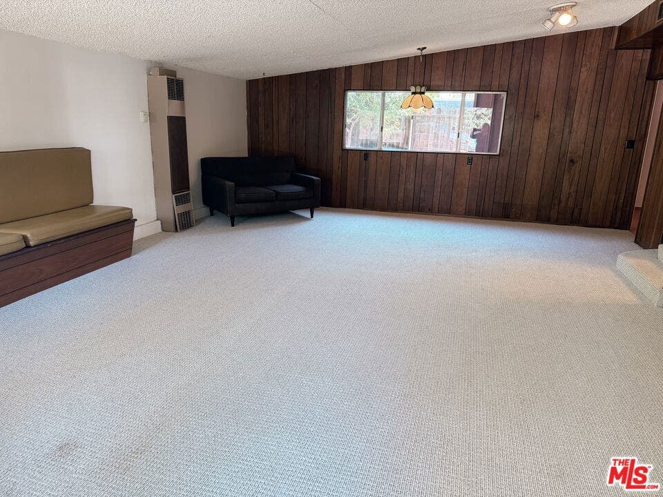 10517 Vail Drive, Sunland, CA 91040 10517 Vail Drive, Sunland, CA 91040