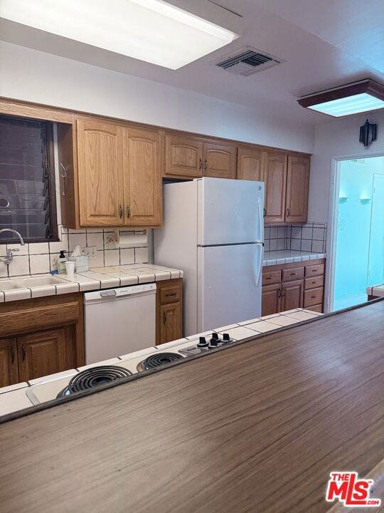 10517 Vail Drive, Sunland, CA 91040 10517 Vail Drive, Sunland, CA 91040