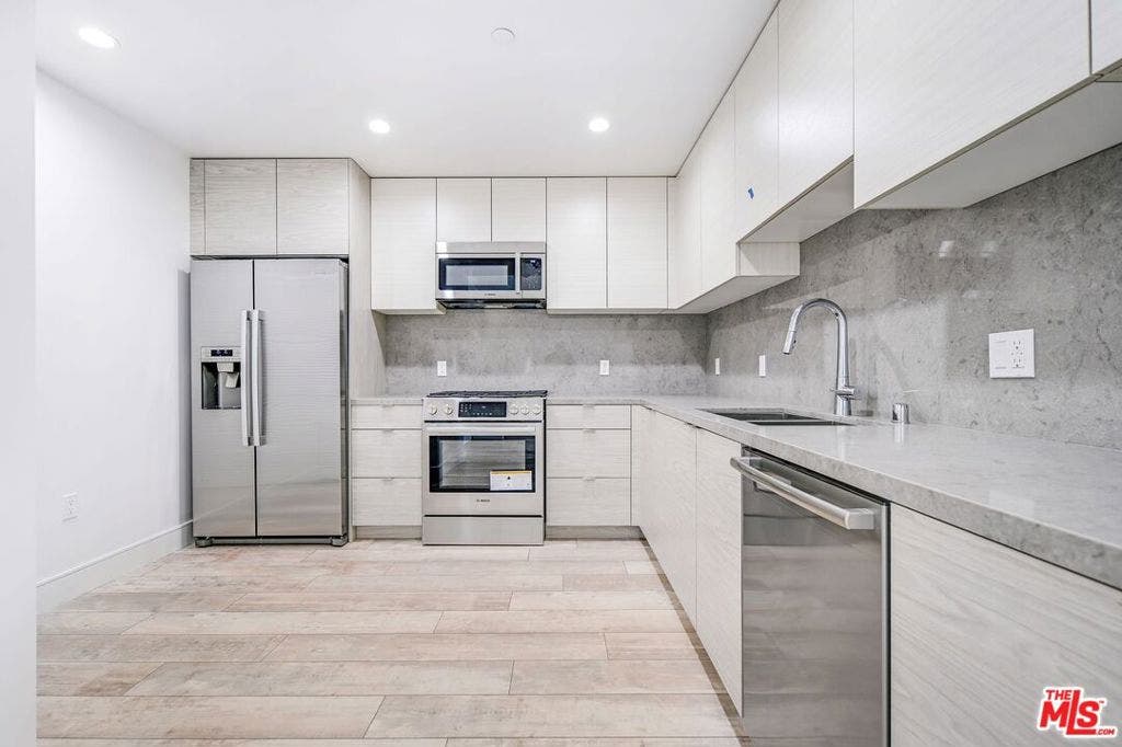 1946 Overland Avenue, Los Angeles, CA 90025