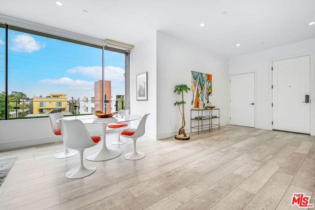 1946 Overland Avenue, Los Angeles, CA 90025