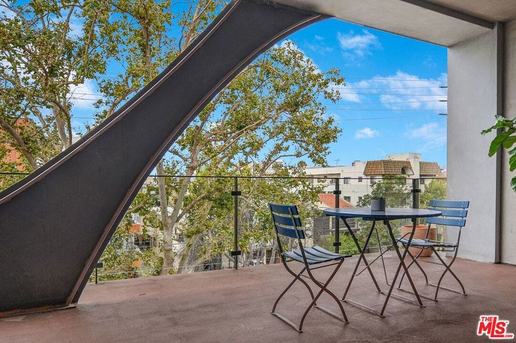 1946 Overland Avenue, Los Angeles, CA 90025