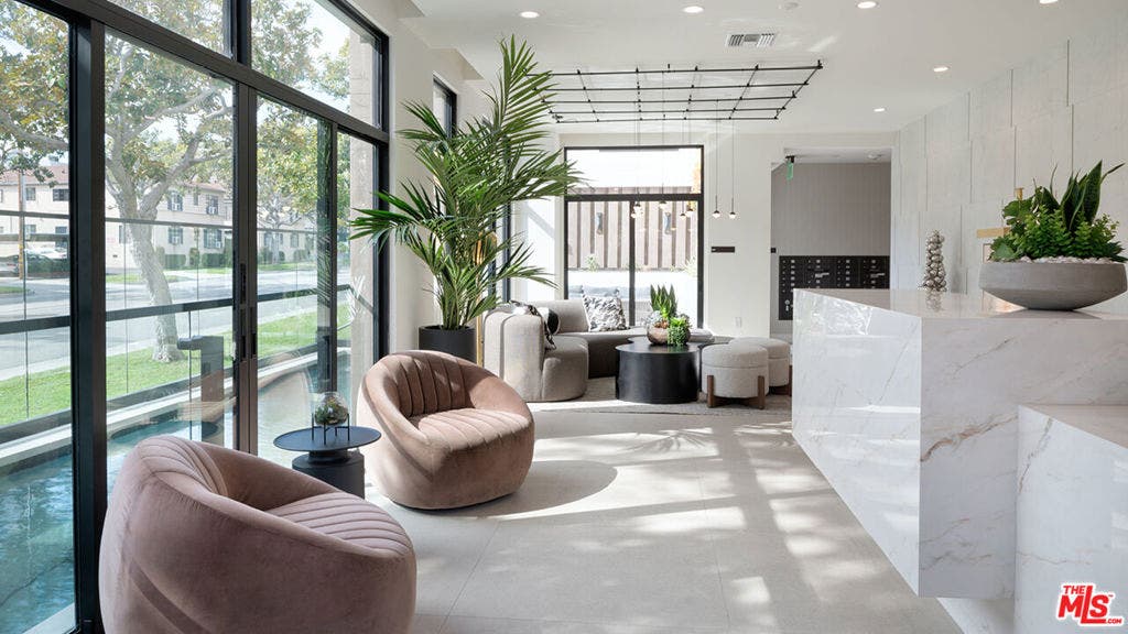 425 N Palm Drive, #102, Beverly Hills, CA 90210