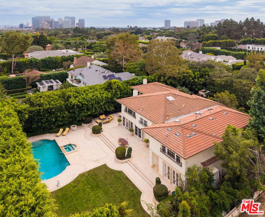 Property photo for 916 N Whittier Drive, Beverly Hills, CA