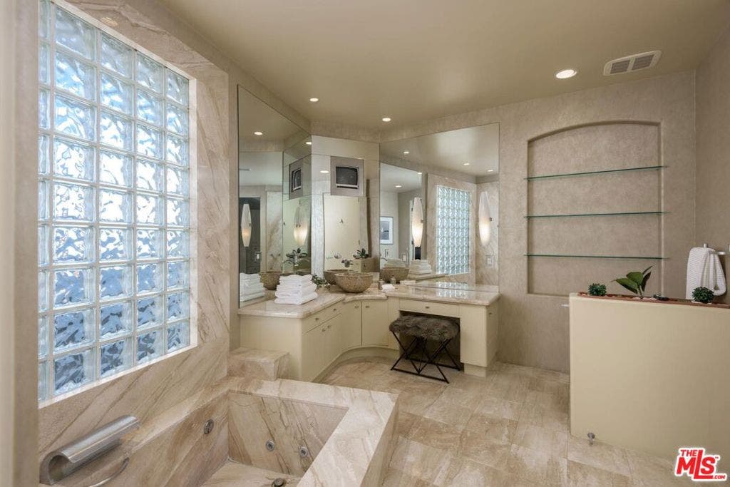 3523 Padaro Lane, Carpinteria, CA 93013 Bathroom 2