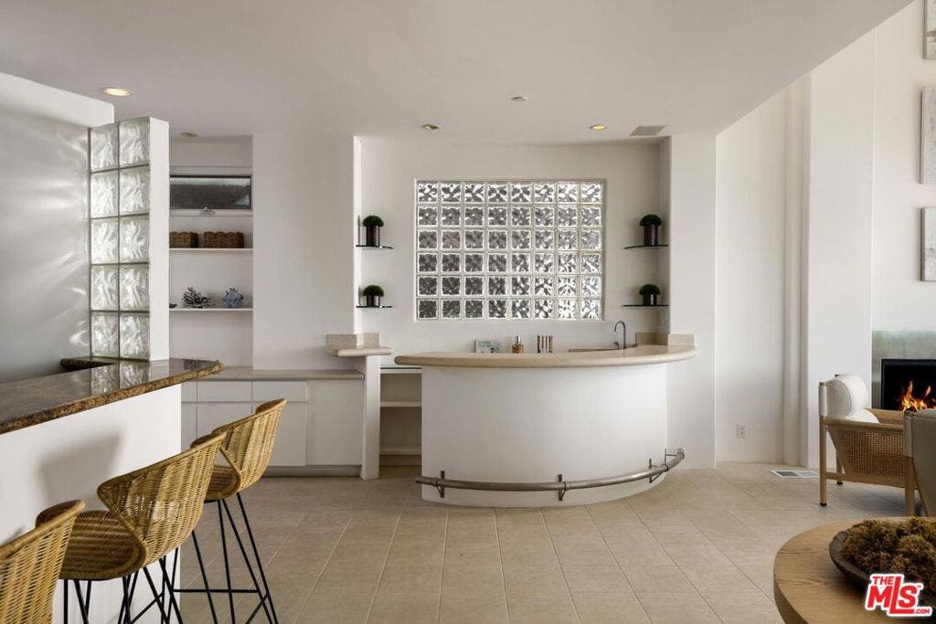 3523 Padaro Lane, Carpinteria, CA 93013 Wet Bar