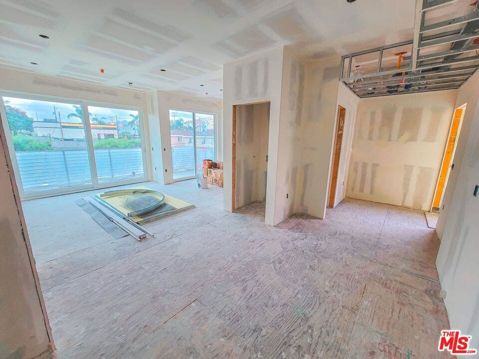 320 N Mountain View Avenue, Los Angeles, CA 90026 320 N Mountain View Avenue, Los Angeles, CA 90026