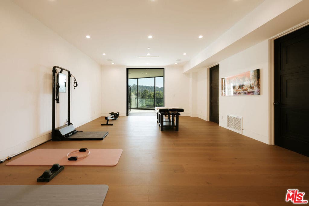 15834 High Knoll Road, Encino, CA 91436 15834 High Knoll Road, Encino, CA 91436