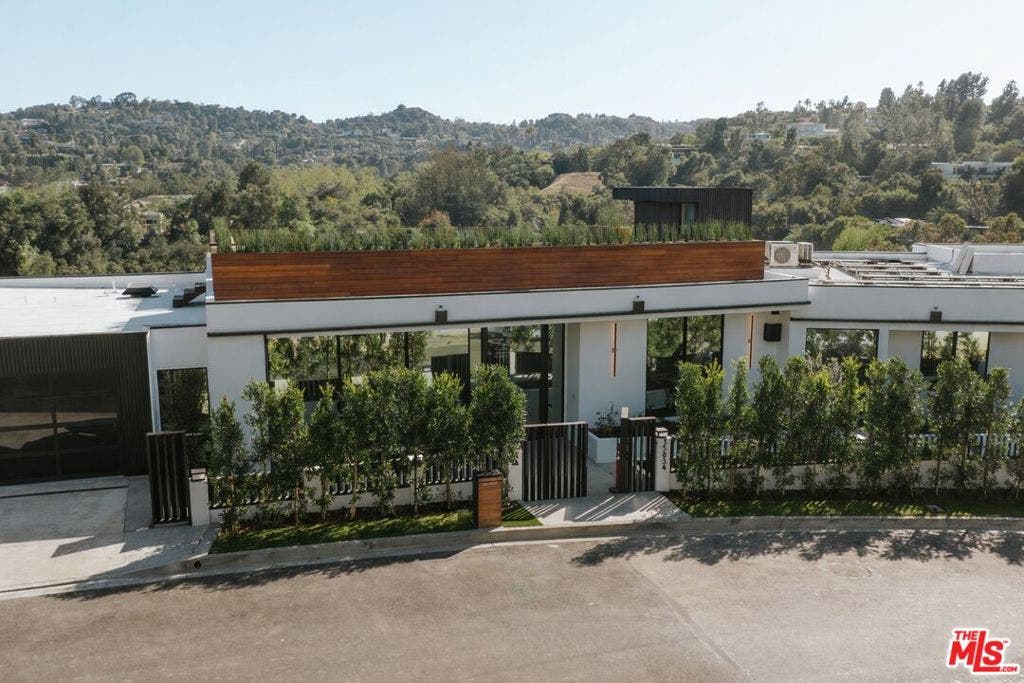 15834 High Knoll Road, Encino, CA 91436 15834 High Knoll Road, Encino, CA 91436