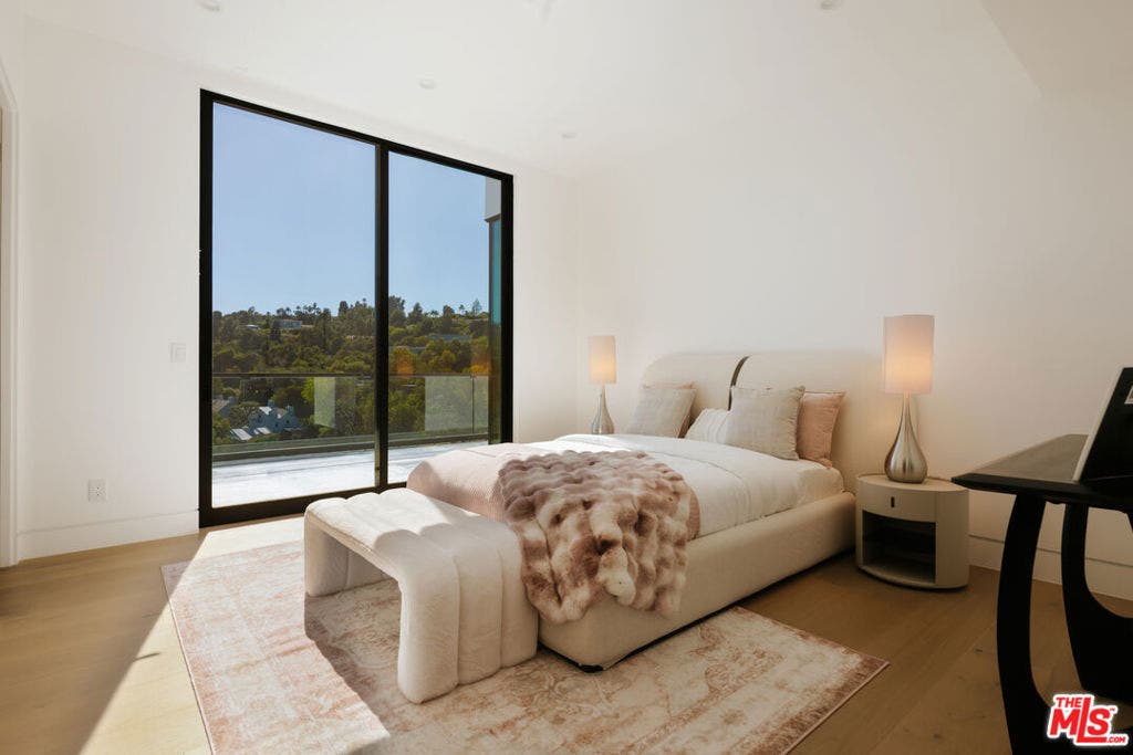 15834 High Knoll Road, Encino, CA 91436 15834 High Knoll Road, Encino, CA 91436