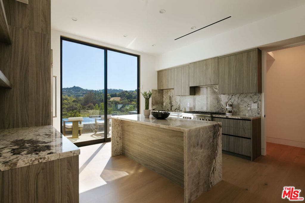 15834 High Knoll Road, Encino, CA 91436 15834 High Knoll Road, Encino, CA 91436