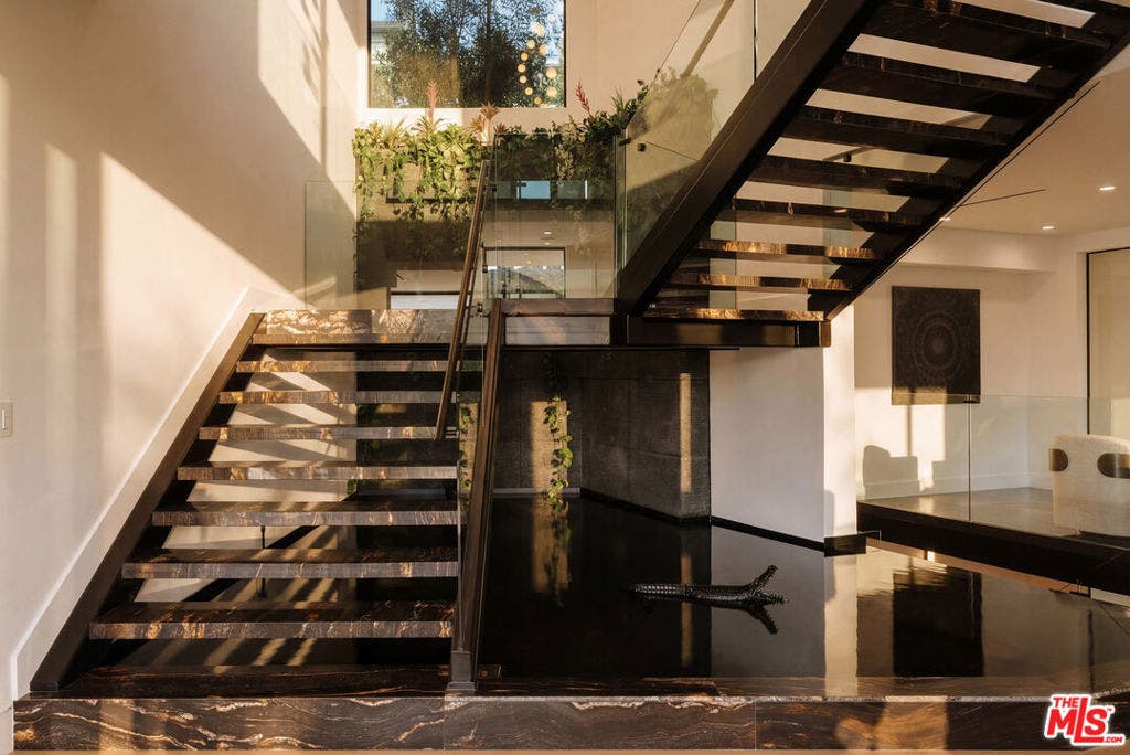 15834 High Knoll Road, Encino, CA 91436 15834 High Knoll Road, Encino, CA 91436