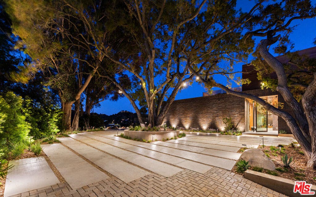 9705 Oak Pass Road, Beverly Hills, CA 90210