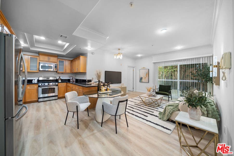 Property photo for 1128 S Serrano Avenue, #104, Los Angeles, CA