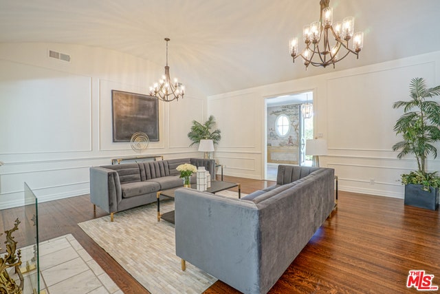 517 N Rodeo Drive, Beverly Hills, CA 90210