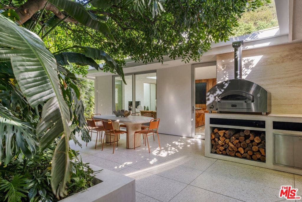 400 Castle Place, Beverly Hills, CA 90210 400 Castle Place, Beverly Hills, CA 90210
