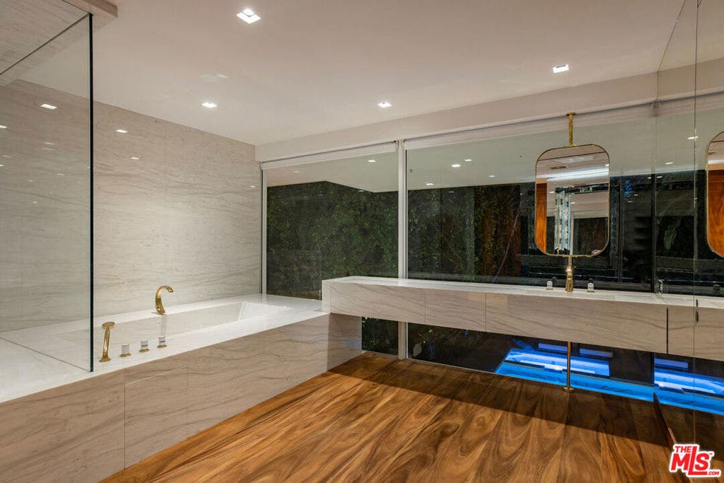 400 Castle Place, Beverly Hills, CA 90210 400 Castle Place, Beverly Hills, CA 90210