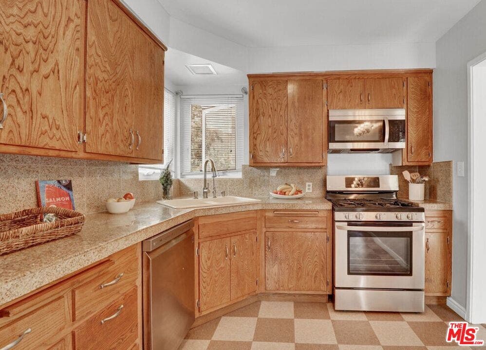3516 Las Palmas Avenue, Glendale, CA 91208