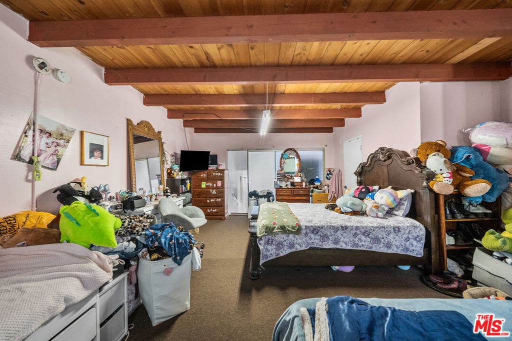 6407 La Riba Way, Los Angeles, CA 90042